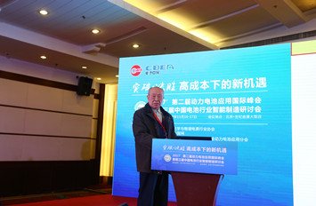 楊裕生:積極發展增程式電動汽車 不追求過高比能量電池
