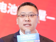 江西明冠鋰膜技術(shù)有限公司副總經(jīng)理趙鑫主持“動力電池產(chǎn)業(yè)新生態(tài)”主題論壇