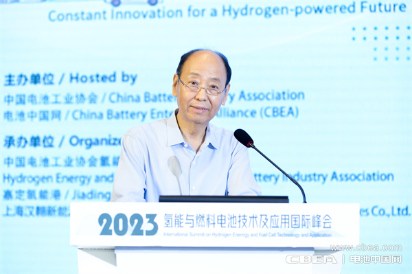 中國電池工業(yè)協(xié)會(huì)理事長劉寶生發(fā)表致辭