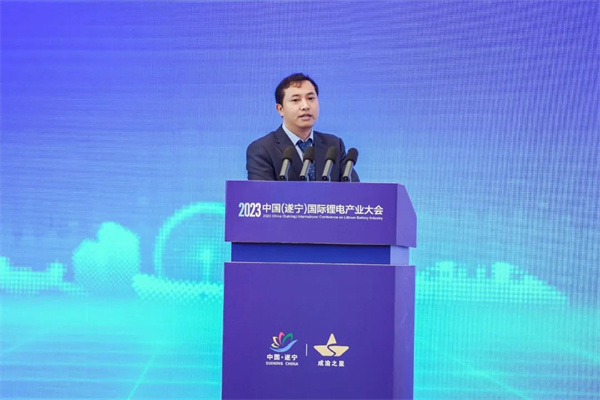 中國化學(xué)與物理電源行業(yè)協(xié)會(huì)動(dòng)力電池應(yīng)用分會(huì)研究中心總經(jīng)理周波：發(fā)布《2023年全球鋰電產(chǎn)業(yè)供需白皮書》